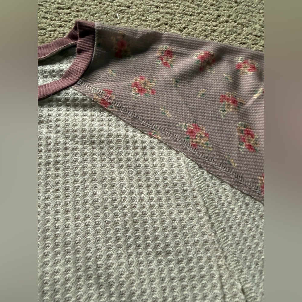Hem & Thread Textured Knit Top in Mauve and White - Picture 3 of 5